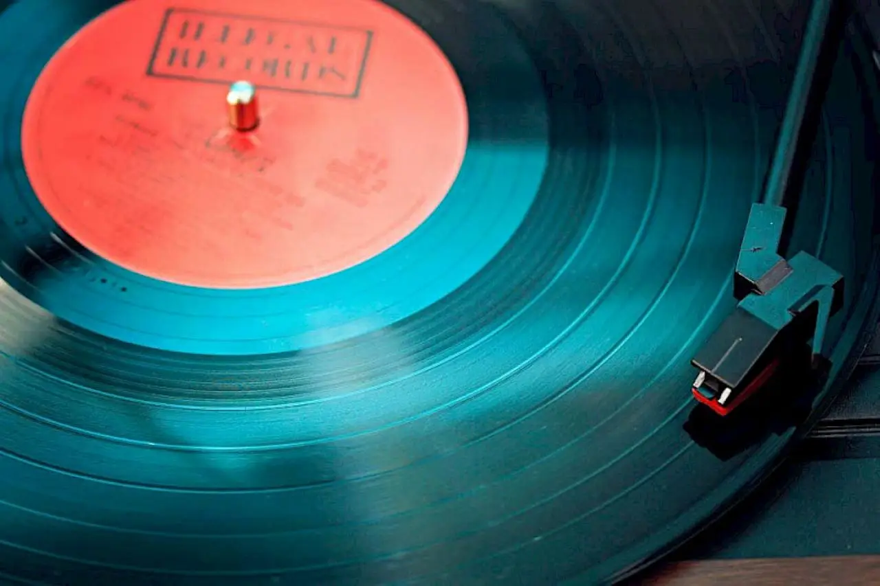Dischi in vinile italiani: i 3 cantanti che valgono di più Dischi in vinile italiani: i 3 cantanti che valgono di più