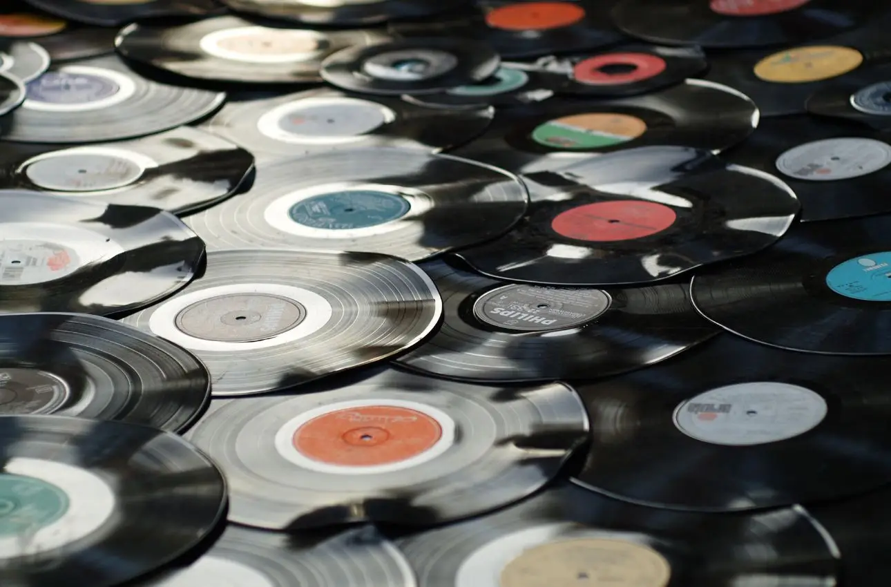 Dischi in vinile italiani: i 3 cantanti che valgono di più Dischi in vinile italiani: i 3 cantanti che valgono di più