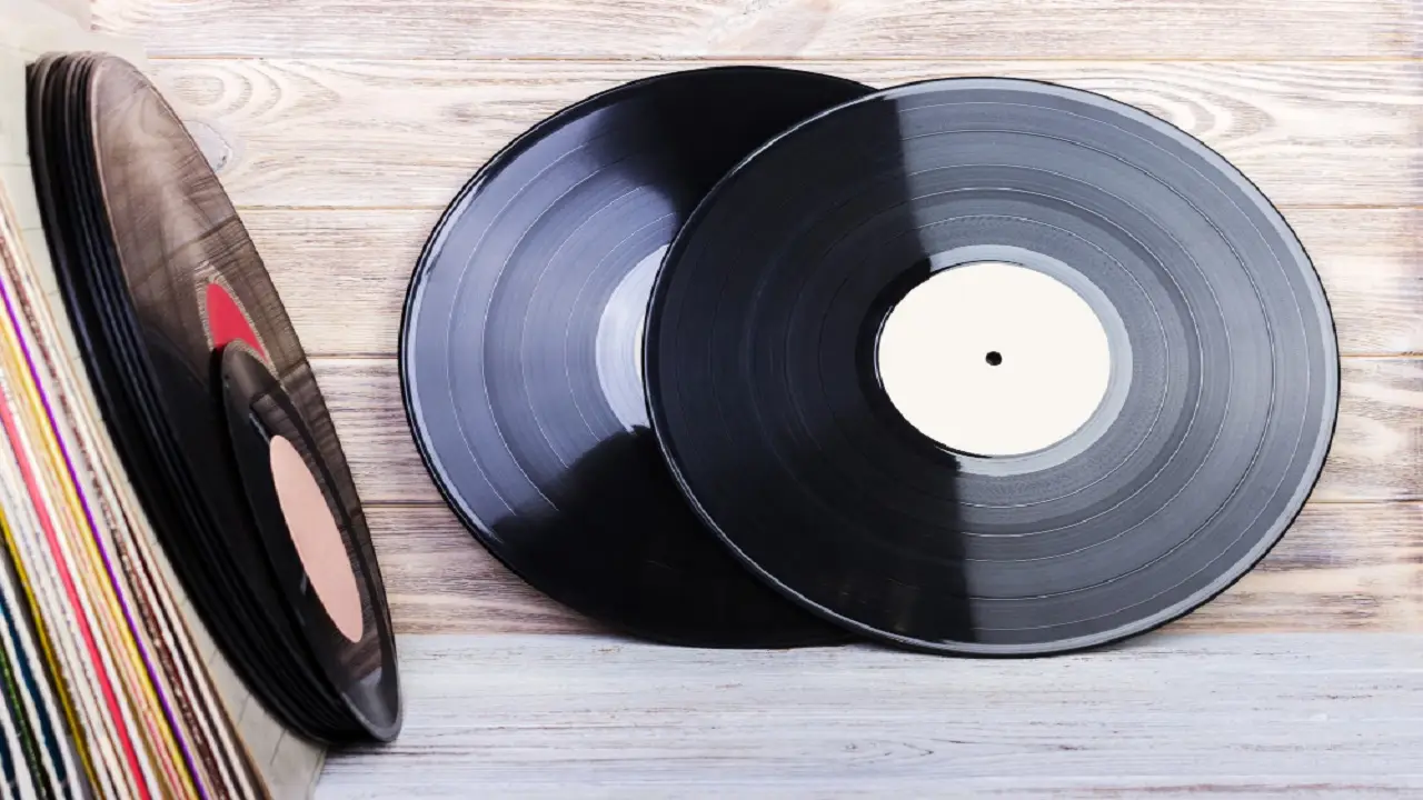 Dischi in vinile italiani: i 3 cantanti che valgono di più Dischi in vinile italiani: i 3 cantanti che valgono di più