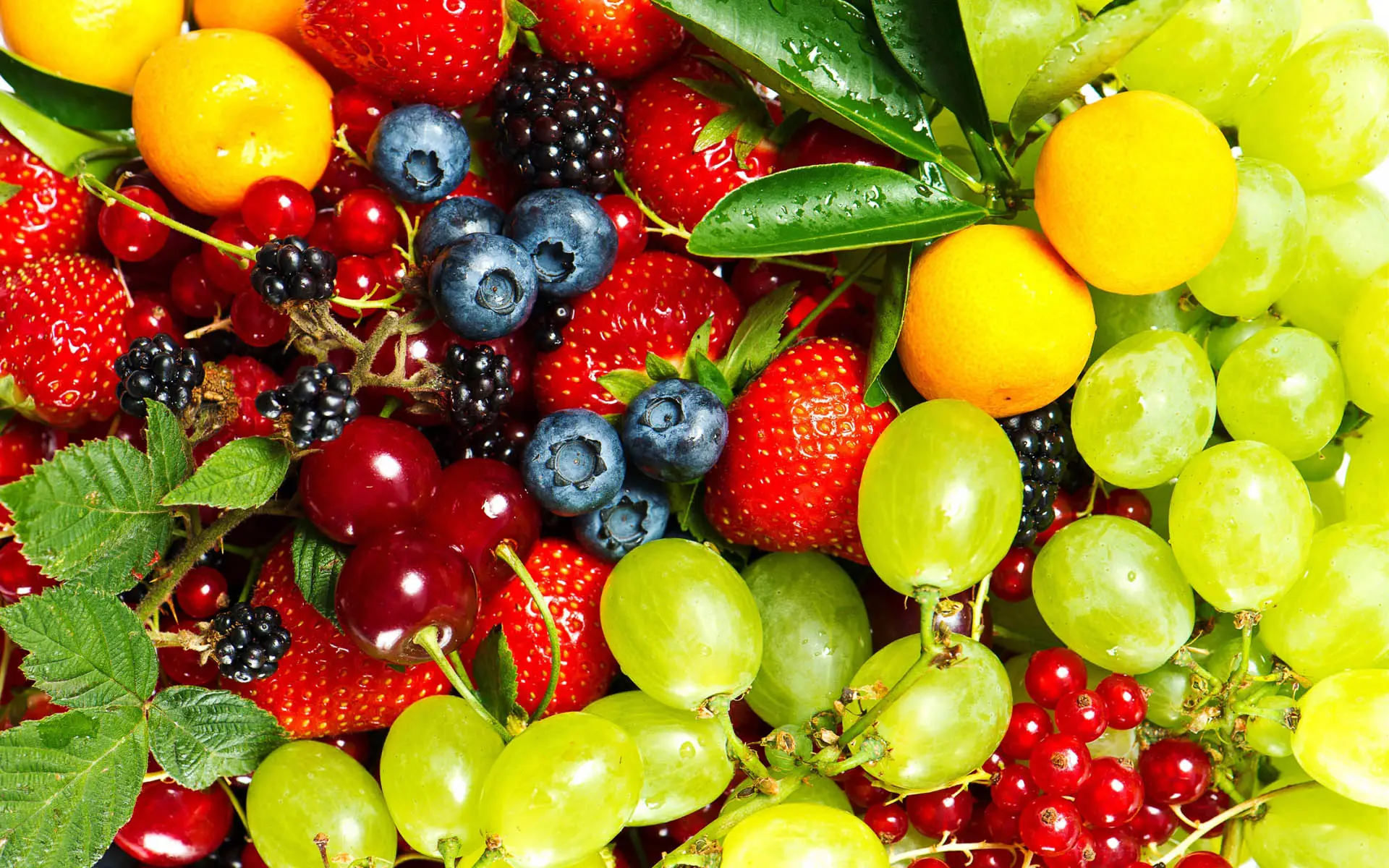 Come scegliere la frutta di giugno per rinforzare il sistema immunitario: la guida degli esperti Come scegliere la frutta di giugno per rinforzare il sistema immunitario: la guida degli esperti