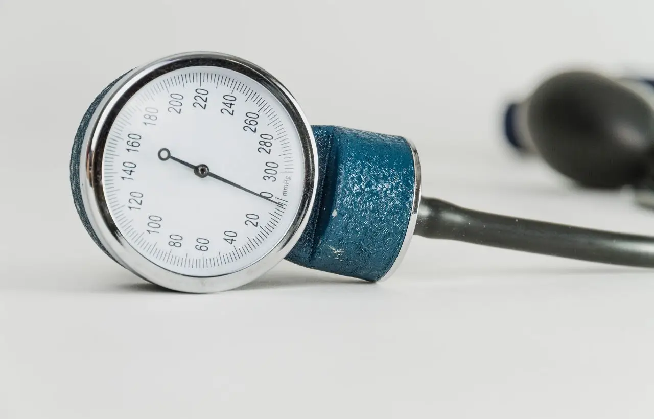5 strategie per ridurre la pressione alta con la cena: i consigli del cardiologo 5 strategie per ridurre la pressione alta con la cena: i consigli del cardiologo