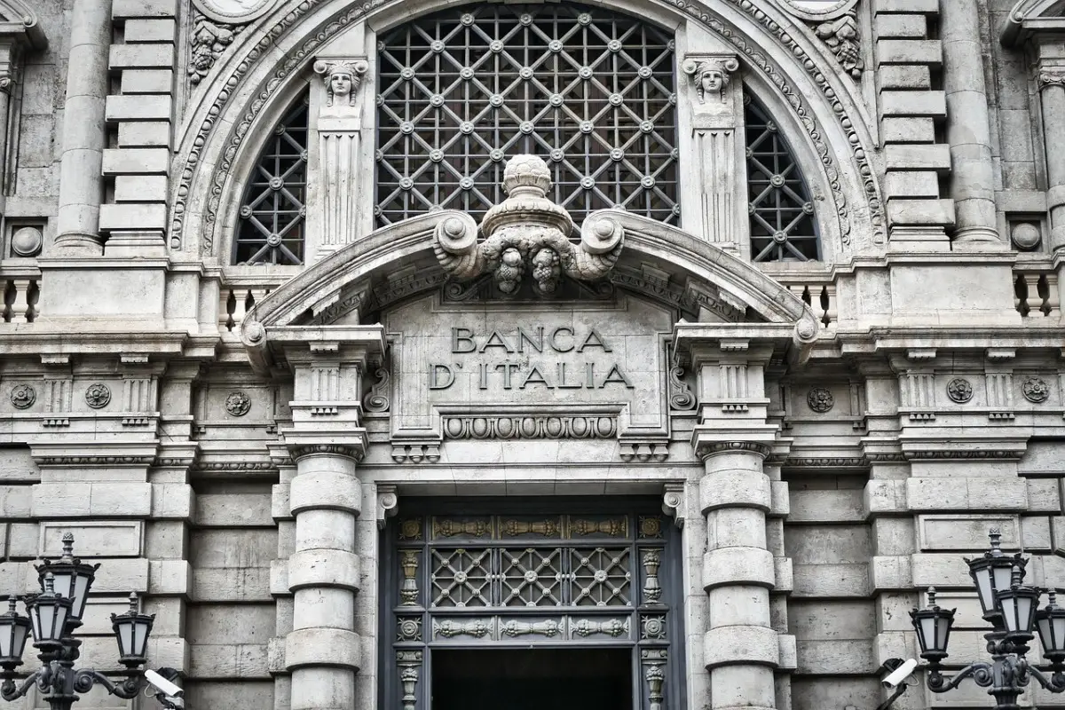 Ecco i nuovi limiti sui prelievi Bancomat: cosa rischi nel 2025 secondo l’ABI Ecco i nuovi limiti sui prelievi Bancomat: cosa rischi nel 2025 secondo l’ABI