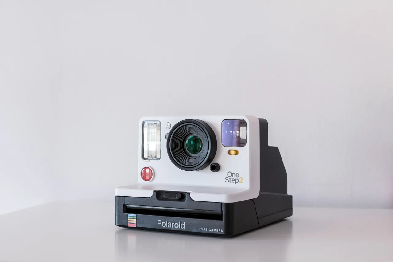 Se hai una Polaroid vintage controlla subito: può valere più di una fotocamera digitale nel 2025 Se hai una Polaroid vintage controlla subito: può valere più di una fotocamera digitale nel 2025