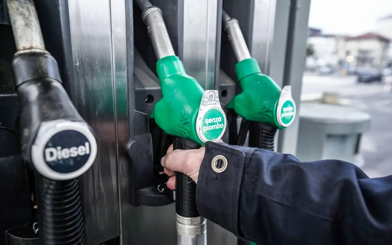 Auto a benzina o diesel con più di 3 anni: cosa controllare per evitare spese impreviste secondo i consumatori Auto a benzina o diesel con più di 3 anni: cosa controllare per evitare spese impreviste secondo i consumatori