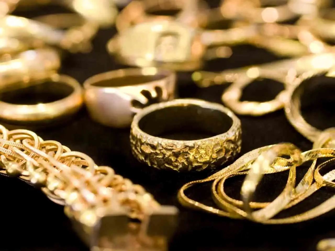 Guida definitiva alla vendita dei gioielli usati: massimizza il guadagno, evita le trappole Guida definitiva alla vendita dei gioielli usati: massimizza il guadagno, evita le trappole