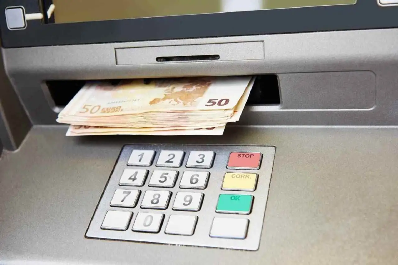 Nuove regole per i prelievi in contanti: quali movimenti bancari controllare oggi Nuove regole per i prelievi in contanti: quali movimenti bancari controllare oggi