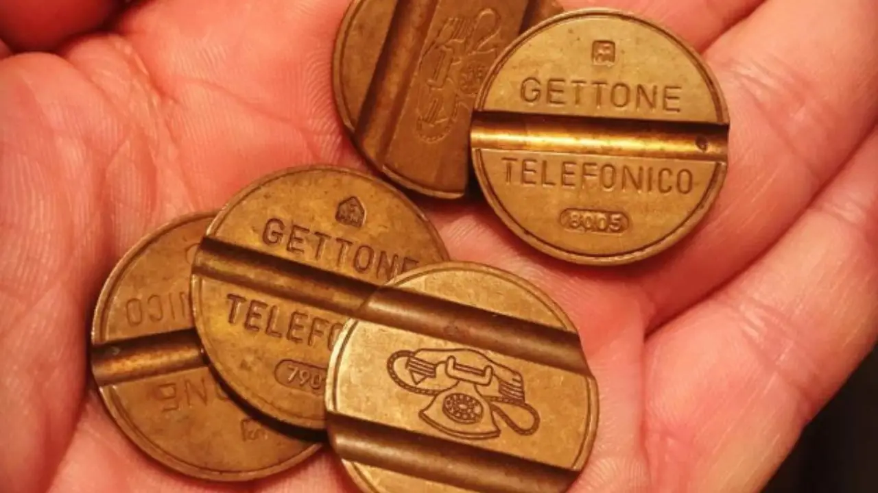 Gettoni telefonici anni 80? Le quotazioni attuali che nessuno si aspetta al mercatino Gettoni telefonici anni 80? Le quotazioni attuali che nessuno si aspetta al mercatino