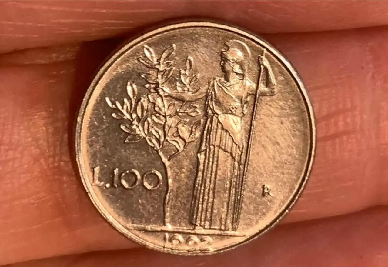 Scopri perché le vecchie cento lire Minerva del 1955 possono valere più di quanto pensi: storia, curiosità e valore per i collezionisti