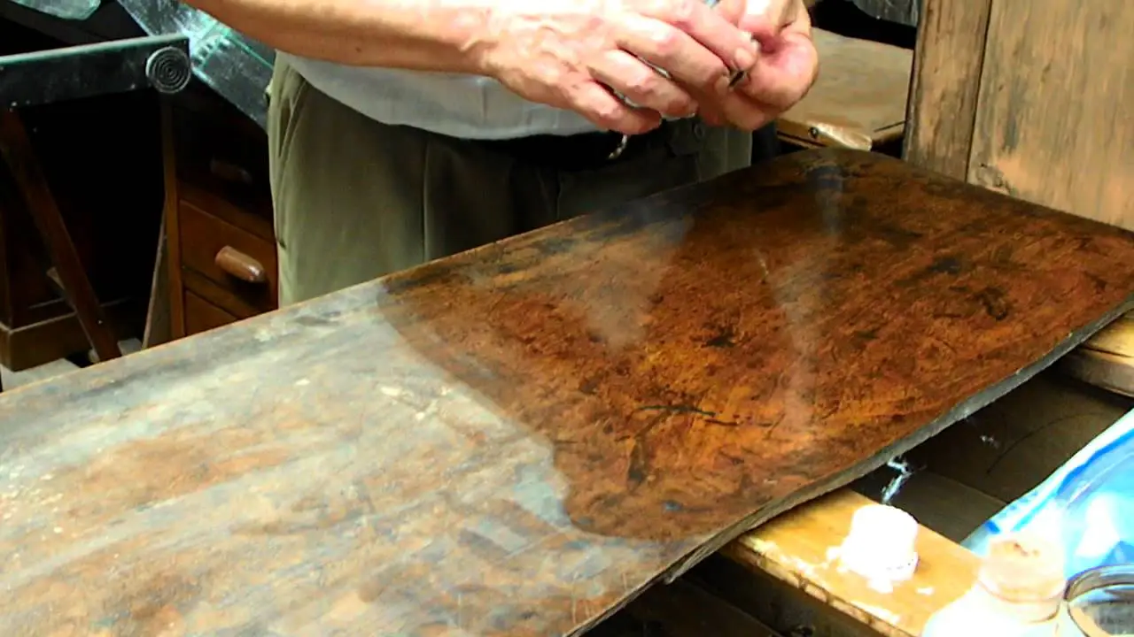 Come ottenere un effetto lucido sul legno: tecniche e consigli per valorizzare i tuoi mobili