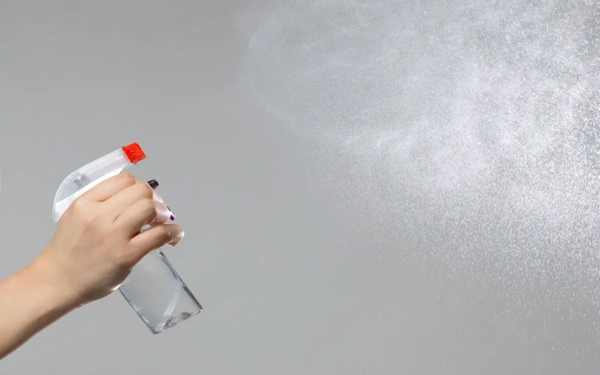Spruzzino rotto: soluzioni semplici e consigli per recuperare i flaconi spray in casa