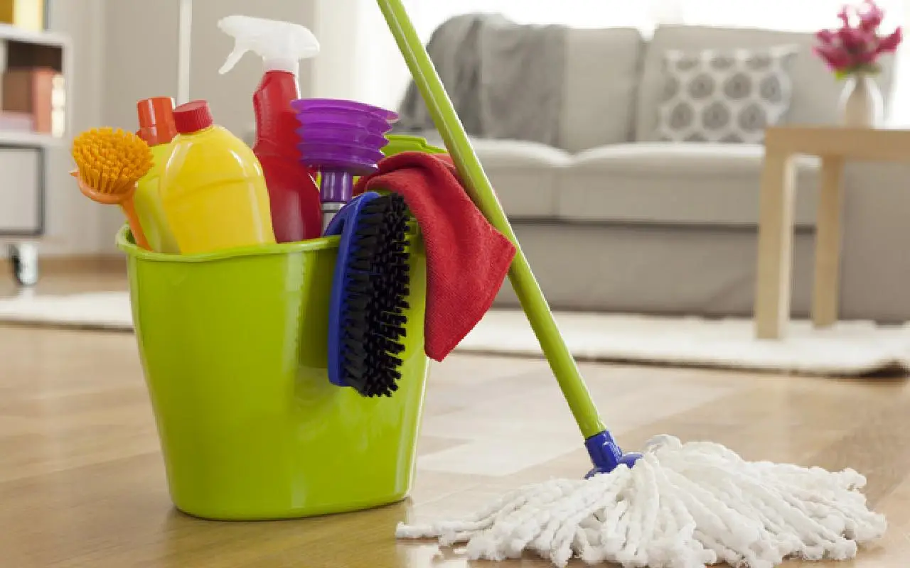 Quante ore al giorno dovremmo dedicare alle pulizie per vivere meglio? Scopri il tempo ideale secondo gli esperti