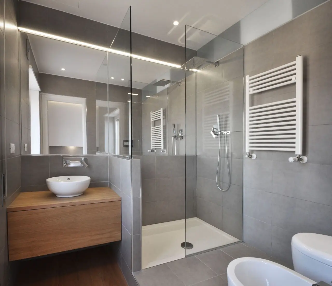 Bagno splendente senza fatica: qual è l’ordine giusto per una pulizia davvero efficace?