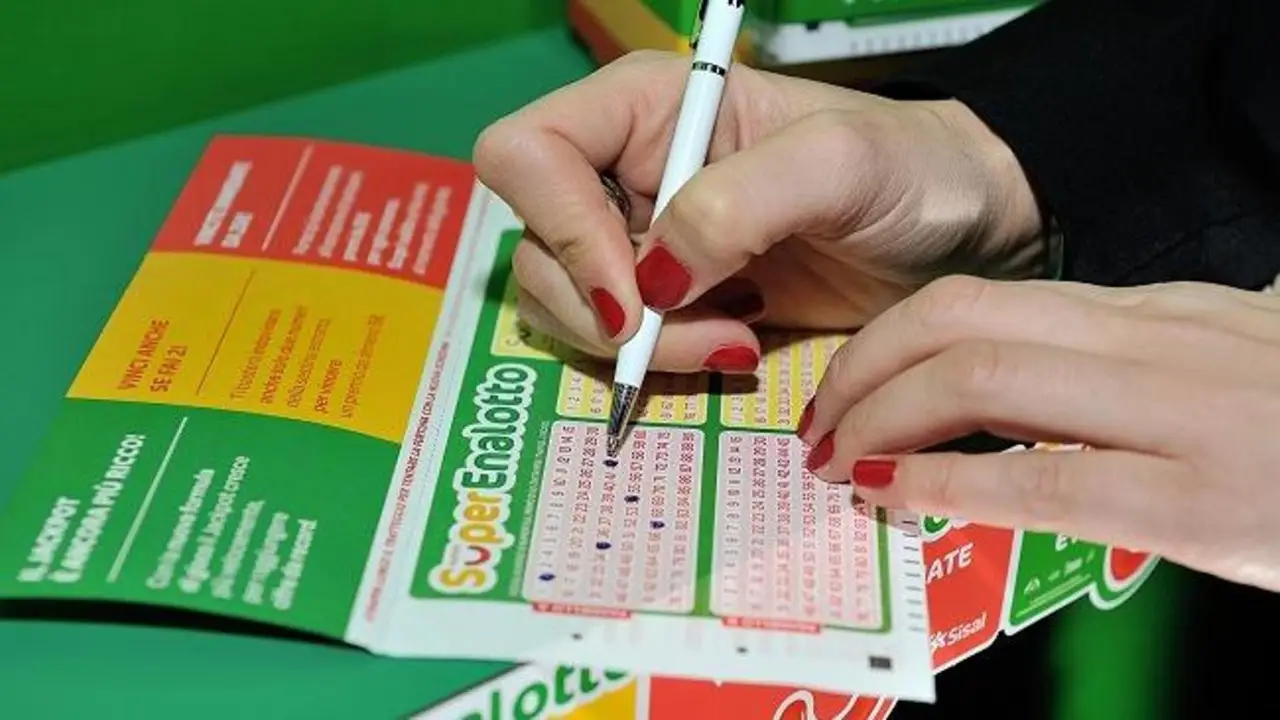SuperEnalotto da record: vincono il jackpot in due, ecco l’importo della maxi vincita SuperEnalotto da record: vincono il jackpot in due, ecco l’importo della maxi vincita