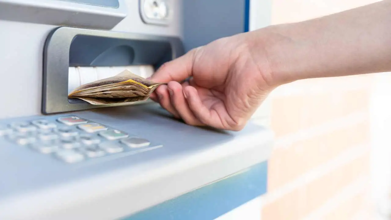 Attenzione ai limiti bancomat: cosa cambierà dopo il 15 giugno Attenzione ai limiti bancomat: cosa cambierà dopo il 15 giugno