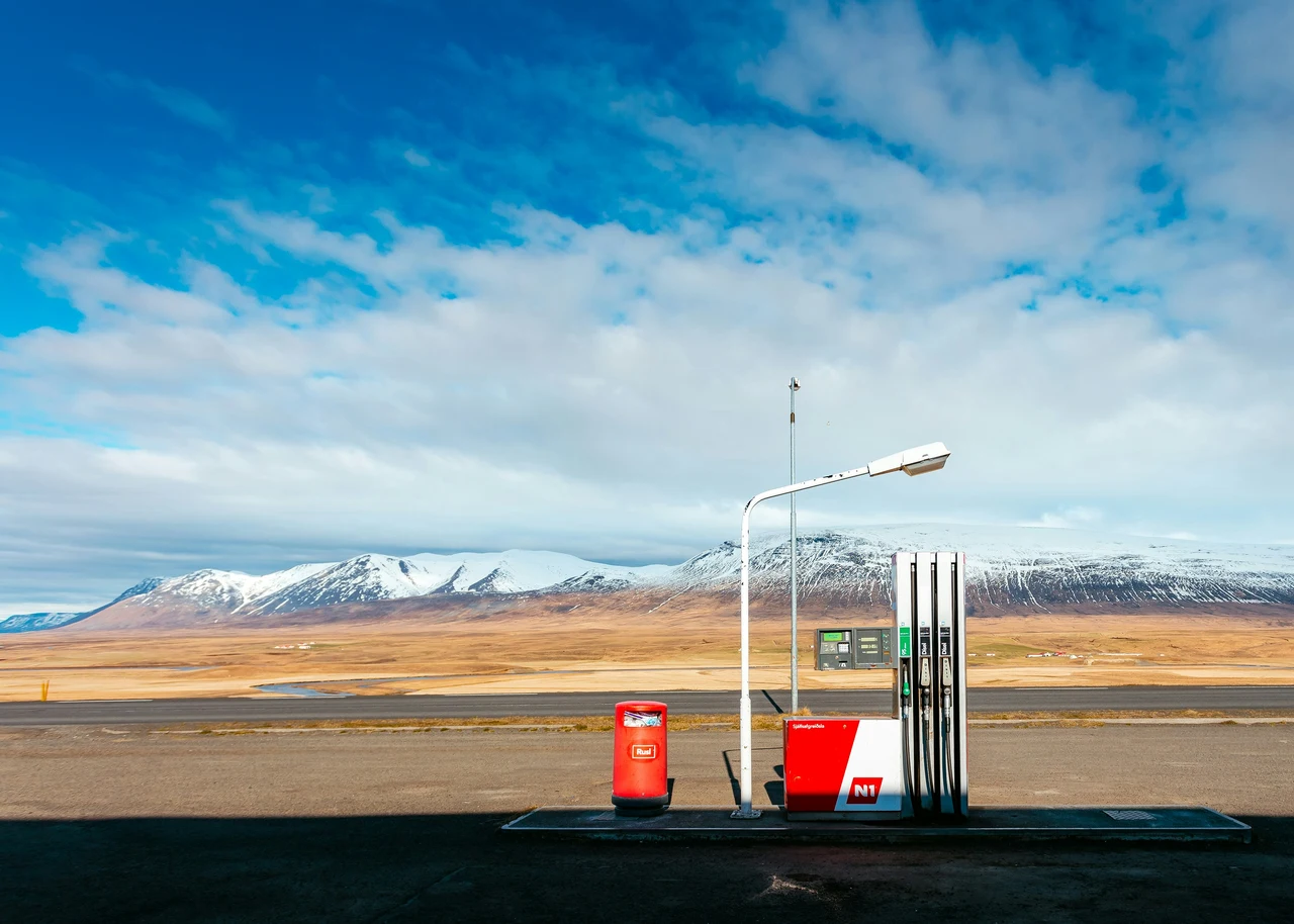 Calo benzina in arrivo? Ecco le stime aggiornate a giugno Calo benzina in arrivo? Ecco le stime aggiornate a giugno