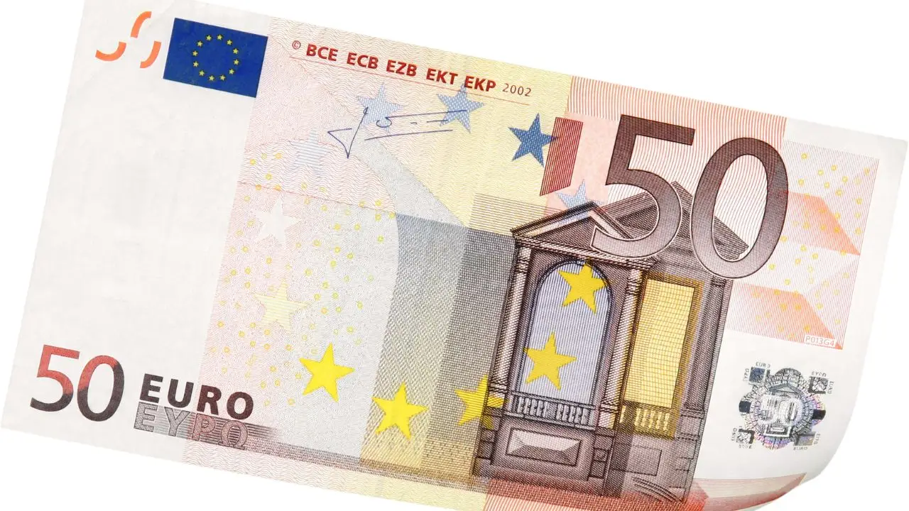 Banconote rare da 50 euro: se trovi questo simbolo valgono una fortuna Banconote rare da 50 euro: se trovi questo simbolo valgono una fortuna
