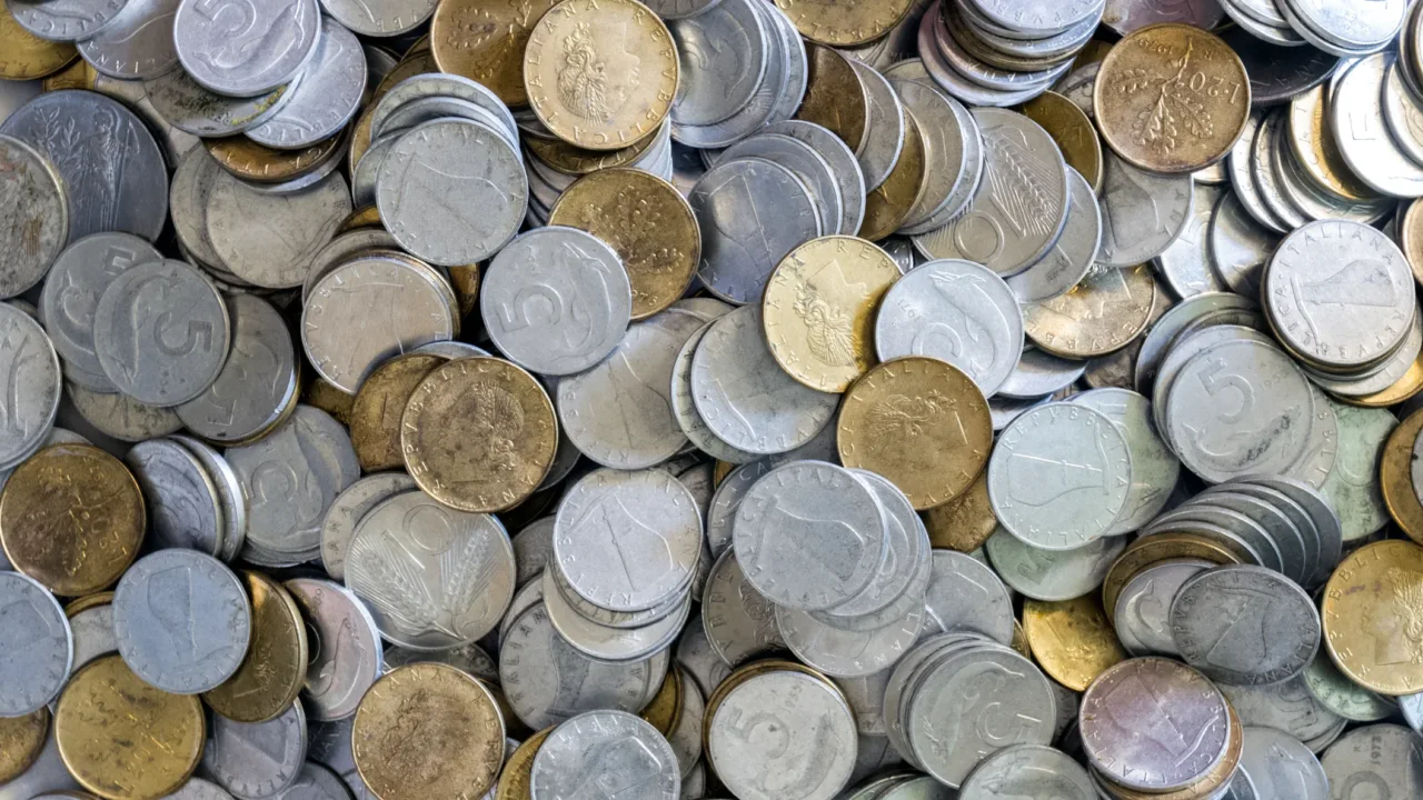 Vecchie lire dimenticate nei cassetti: come riconoscere le monete che ora valgono di più Vecchie lire dimenticate nei cassetti: come riconoscere le monete che ora valgono di più