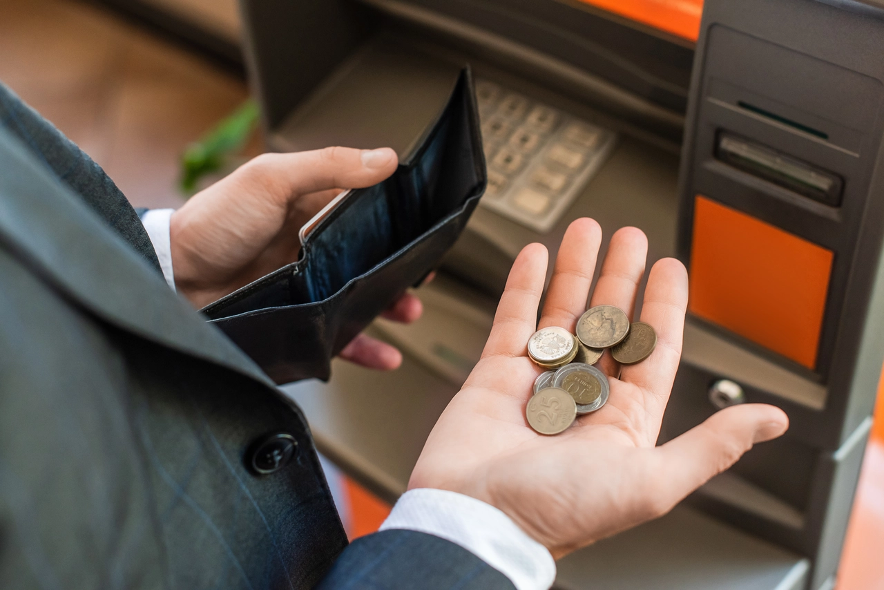 Nuovo limite di prelievo agli sportelli bancari: cambiamenti immediati per i clienti Nuovo limite di prelievo agli sportelli bancari: cambiamenti immediati per i clienti