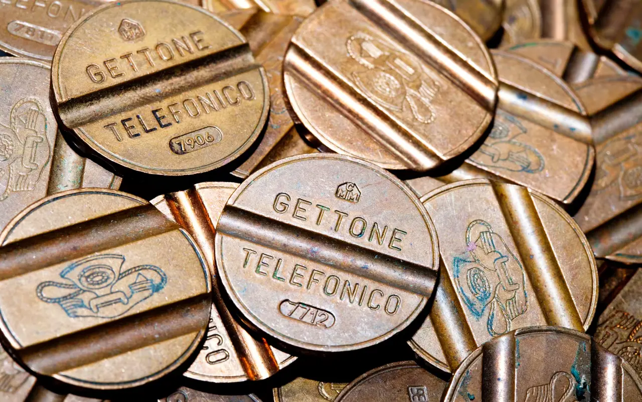 Gettoni telefonici anni 80? Le quotazioni attuali che nessuno si aspetta al mercatino Gettoni telefonici anni 80? Le quotazioni attuali che nessuno si aspetta al mercatino