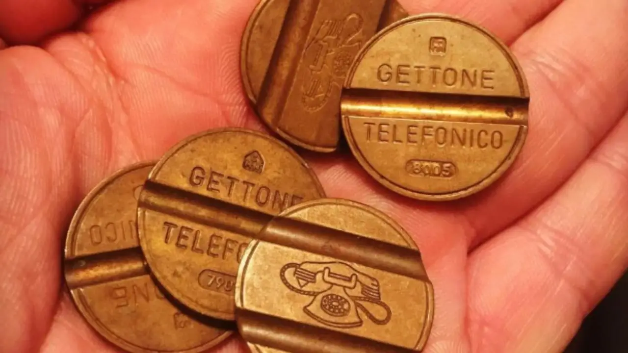 Gettoni telefonici anni 80? Le quotazioni attuali che nessuno si aspetta al mercatino Gettoni telefonici anni 80? Le quotazioni attuali che nessuno si aspetta al mercatino