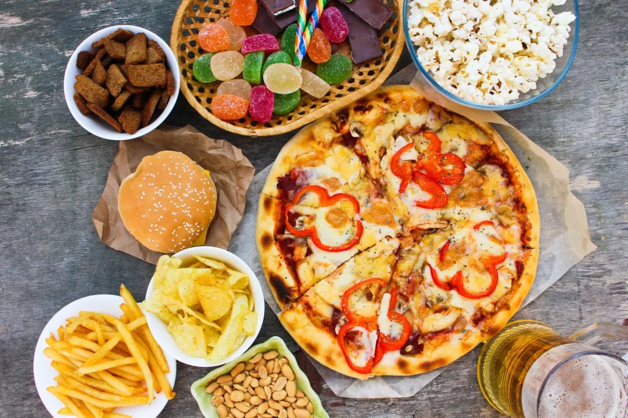 Cinque alimenti comuni che possono peggiorare il dolore alle articolazioni in estate Cinque alimenti comuni che possono peggiorare il dolore alle articolazioni in estate