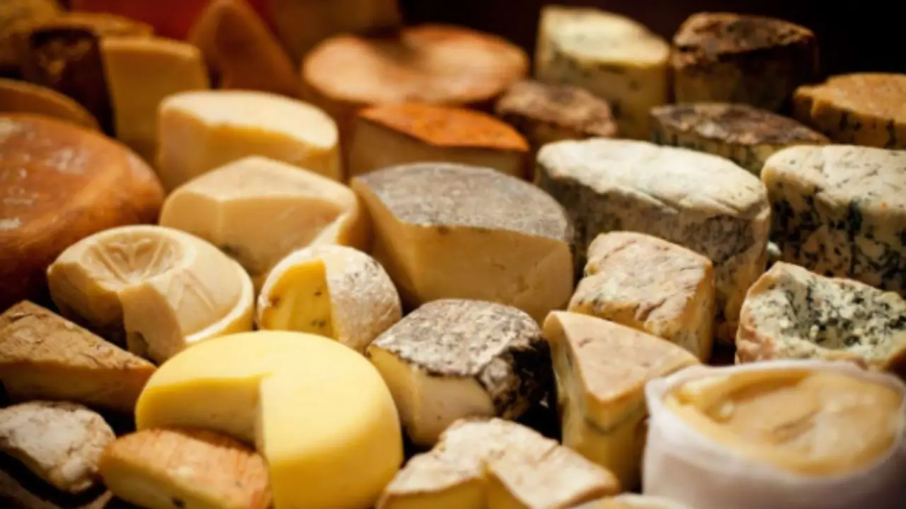 I formaggi stagionati aumentano l’infiammazione articolare? Ecco cosa sapere I formaggi stagionati aumentano l’infiammazione articolare? Ecco cosa sapere