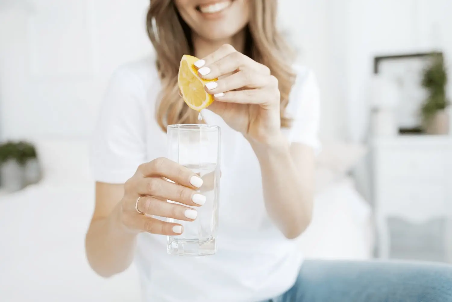 Cosa succede al corpo se bevi acqua e lime a stomaco vuoto ogni mattina Cosa succede al corpo se bevi acqua e lime a stomaco vuoto ogni mattina